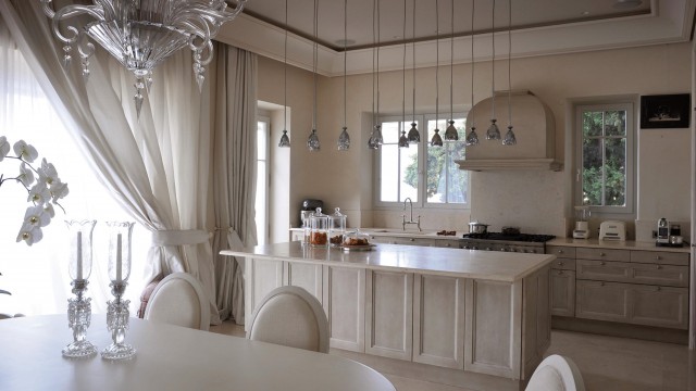 Exclusive materials and excellence in execution for a luxurious kitchen