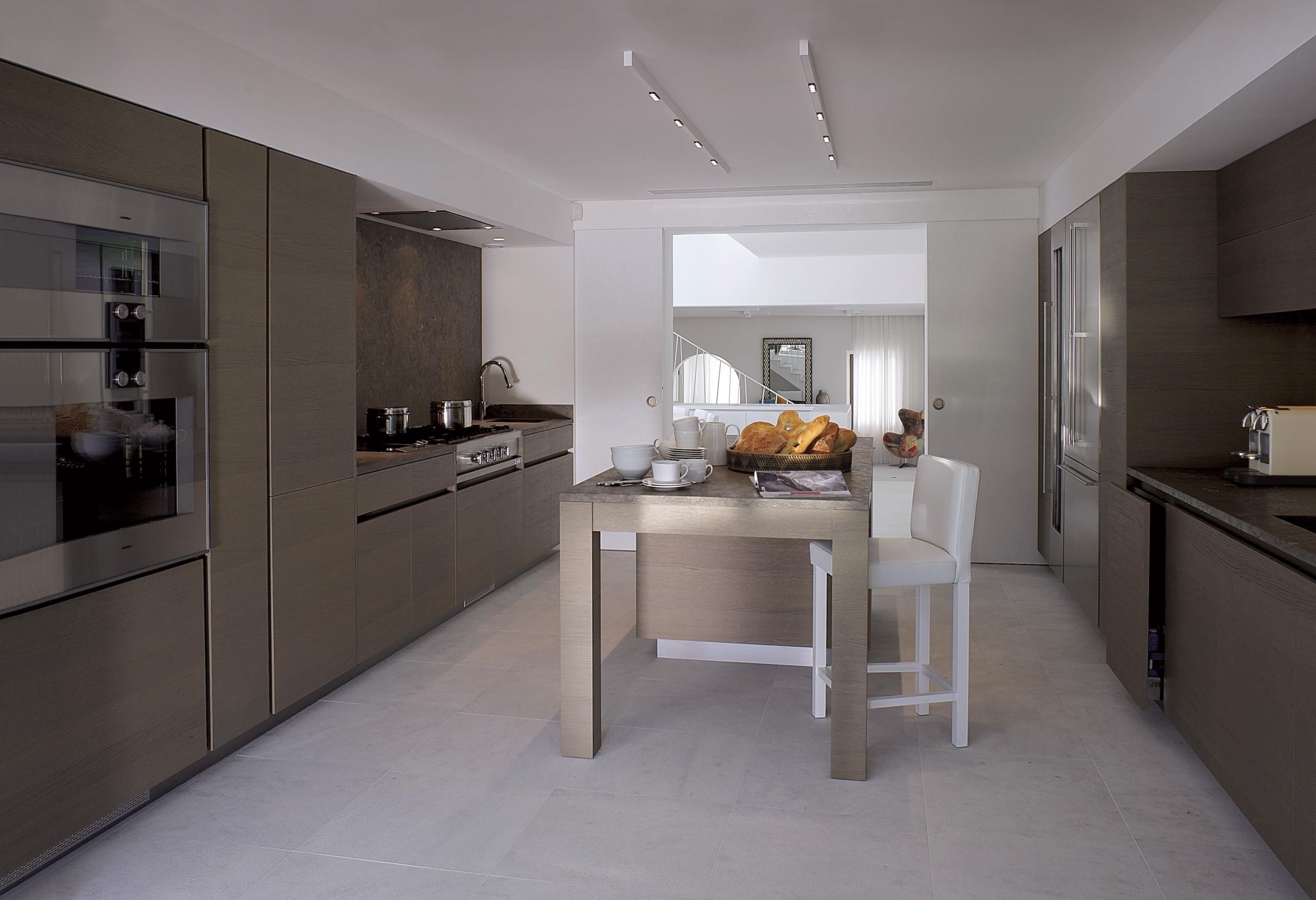 An inviting central island in a designer contemporary kitchen