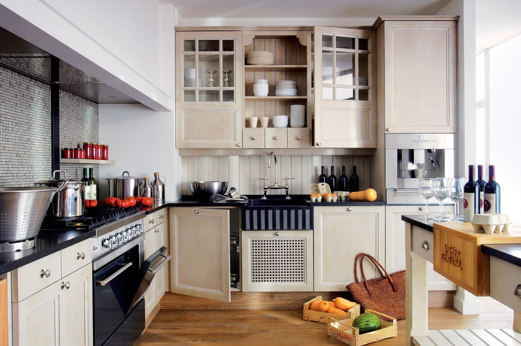 Fine wood cabinetmaking in this stunning bespoke kitchen