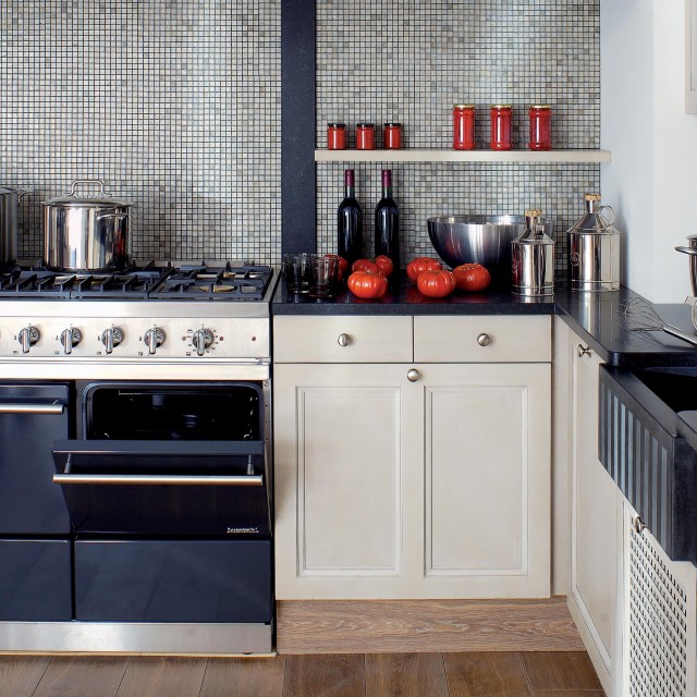 Fine wood cabinetmaking in this stunning bespoke kitchen - 1