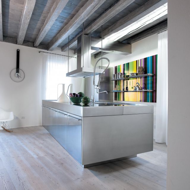 A stainless steel kitchen with bold coordinated design - 1