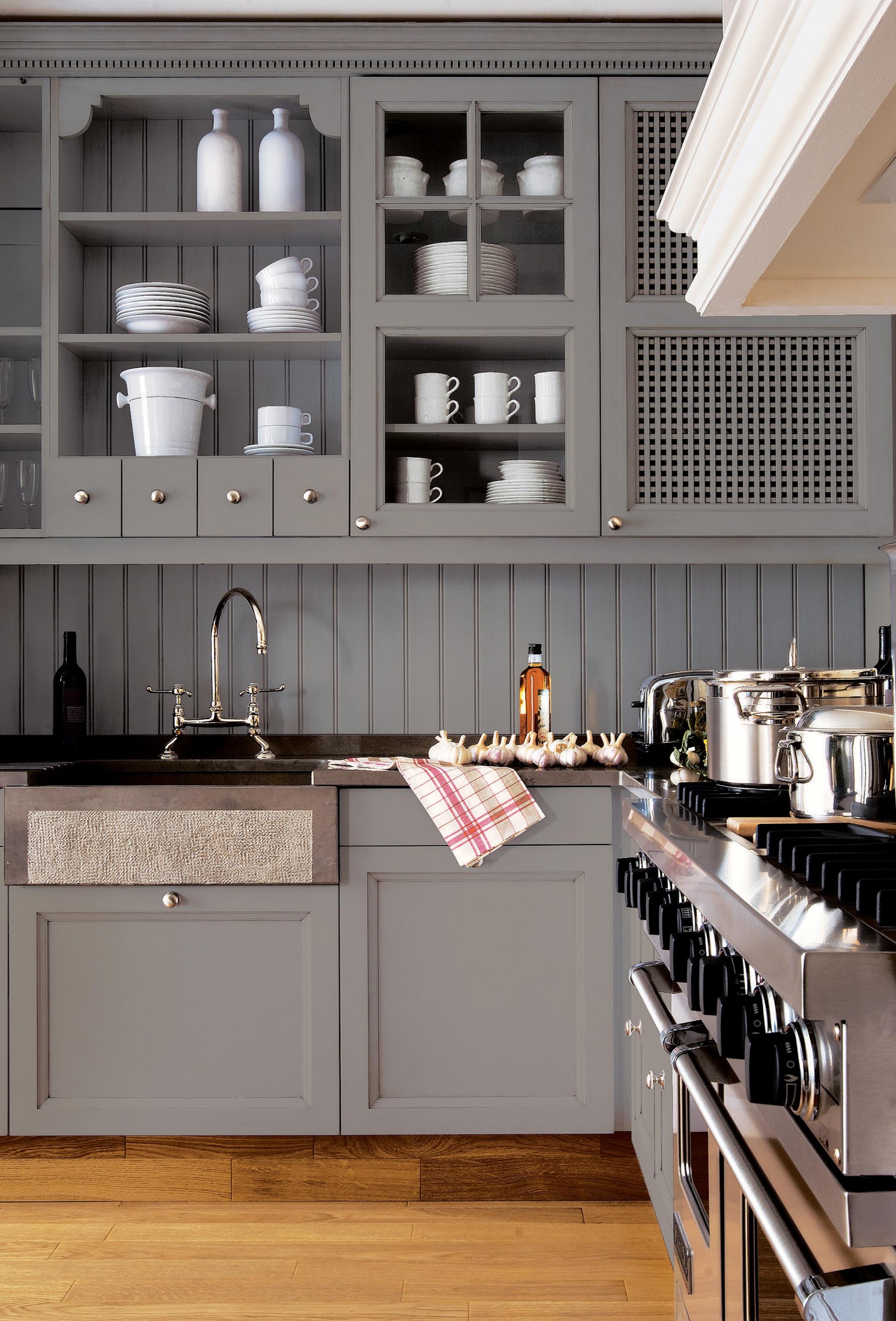 Custom-built kitchen with exclusive lacquer finishes